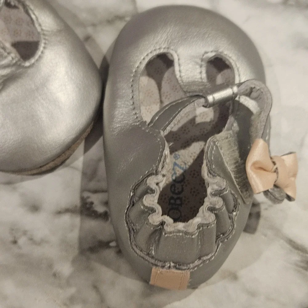 Robeez Baby Girl Crib Shoes 3-6 Months‎ Silver Pink Bow Easter Church Dress